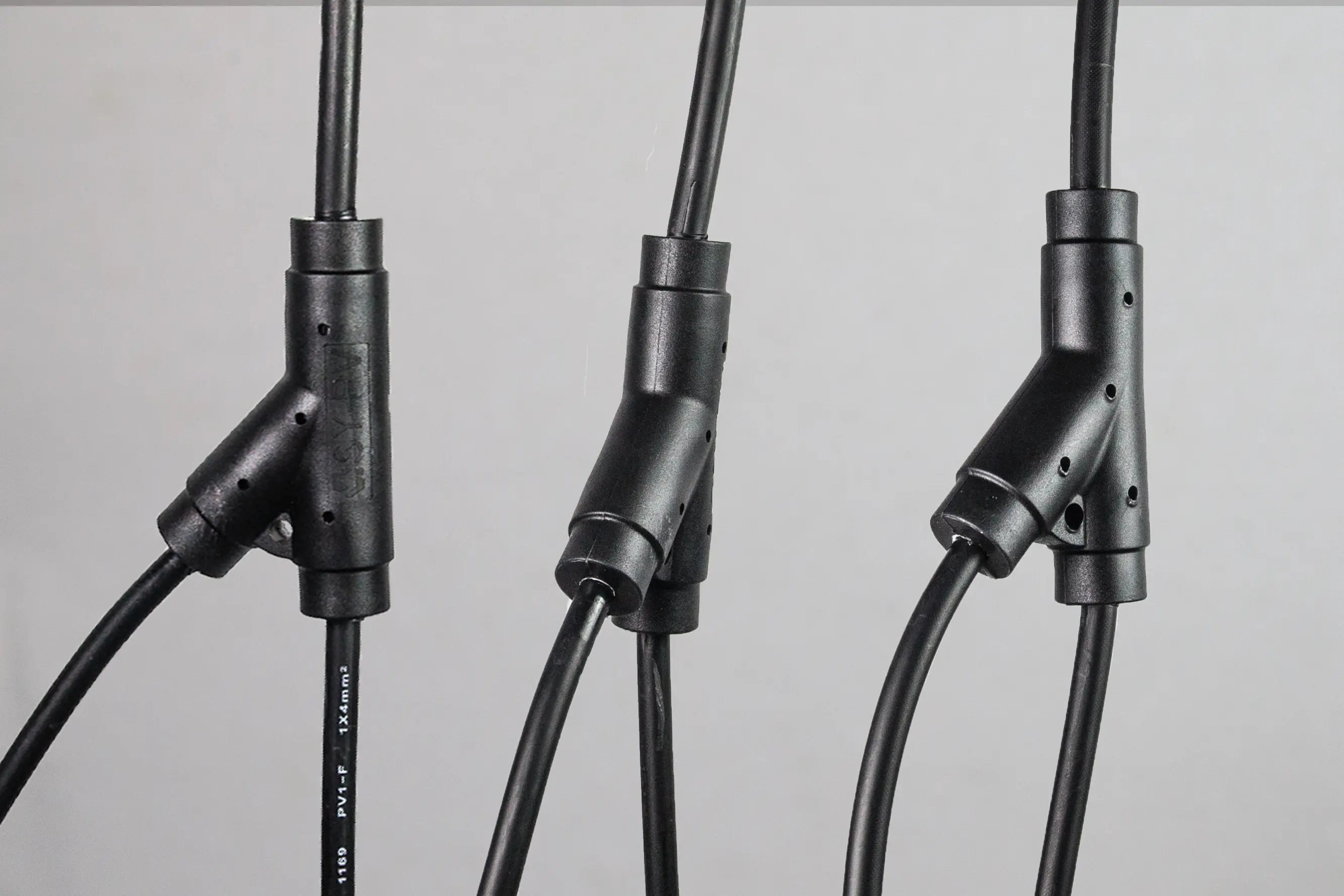 Close-up of PVconnectorpro CM21-A 1000V DC solar Y-branch connector with waterproof IP67 housing and cable entry for solar panels.