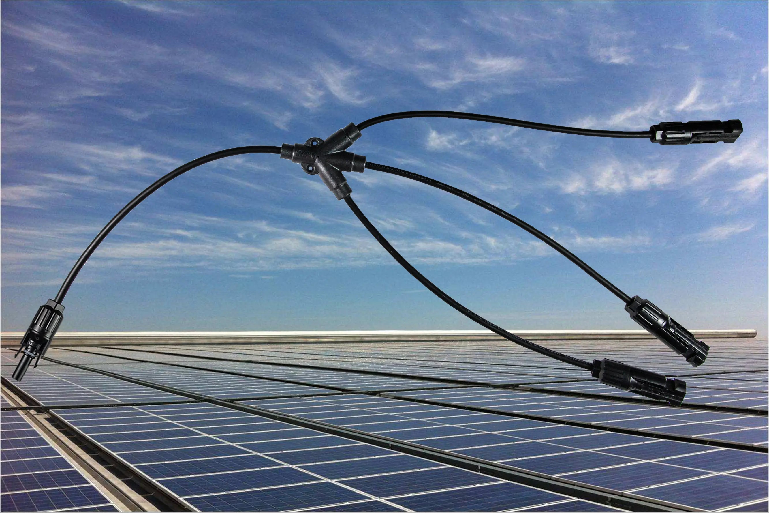 PVconnectorpro CM31-B 1000V DC solar Y-branch connector with MC4 plugs, waterproof IP67, suitable for rooftop PV solar systems.