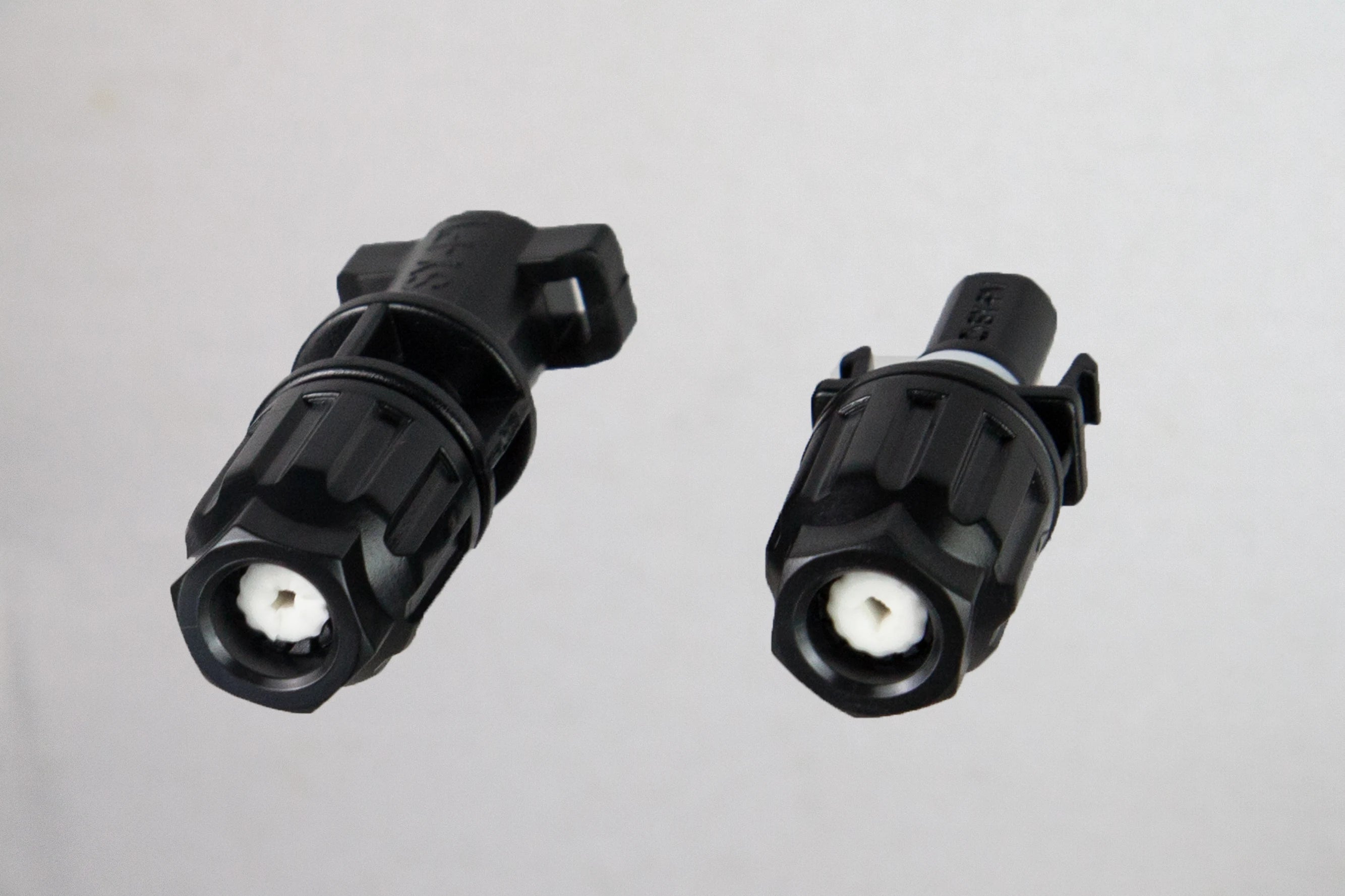 PVconnectorpro CC2A miniature solar photovoltaic connector with male and female ports, IP67 waterproof seal, suitable for 0.75-2.5mm² cables.
